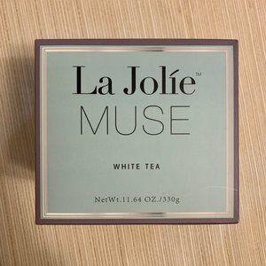 La Jolie Muse White Tea double wick candle11.64 OZ